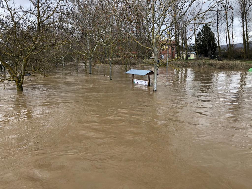 Fotos: El agua se retira de Las Merindades y Miranda