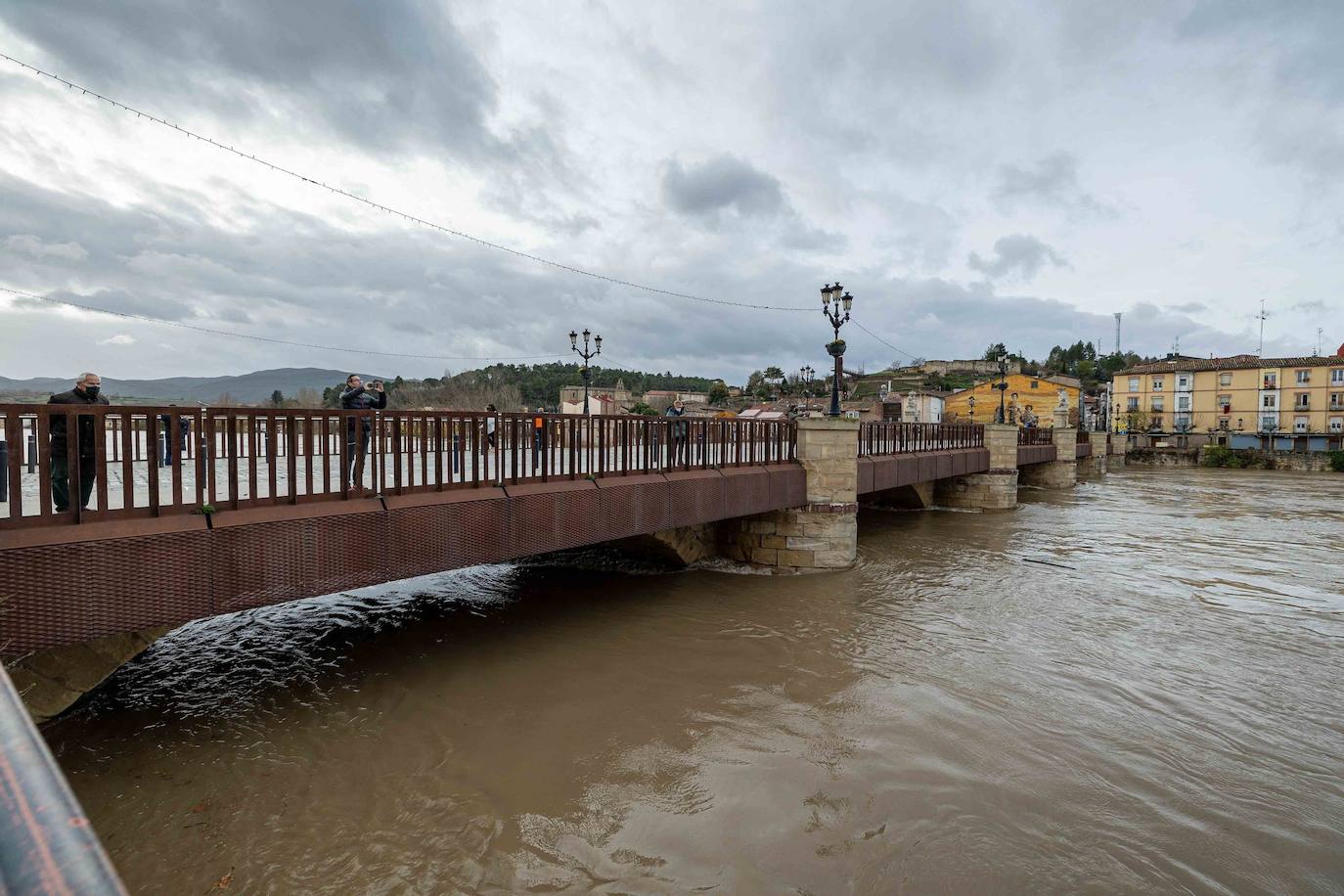 Fotos: El agua se retira de Las Merindades y Miranda