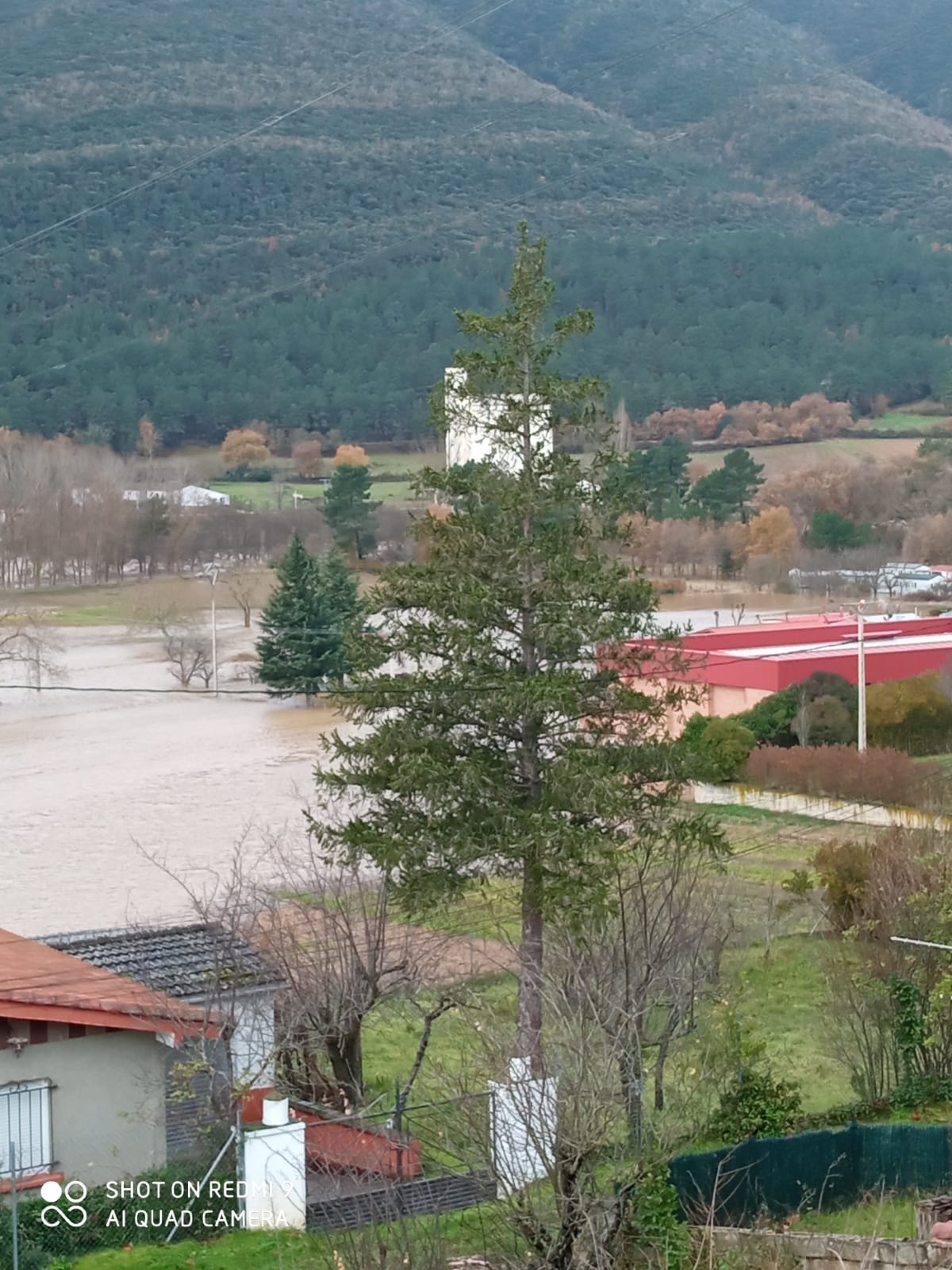 Fotos: El agua se retira de Las Merindades y Miranda