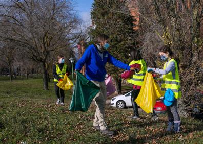 Imagen secundaria 1 - FAE y Banco Sabadell celebran una jornada de voluntariado ambiental