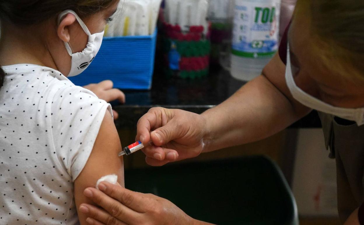 Los niños empezarán a recibir la vacuna esta semana.