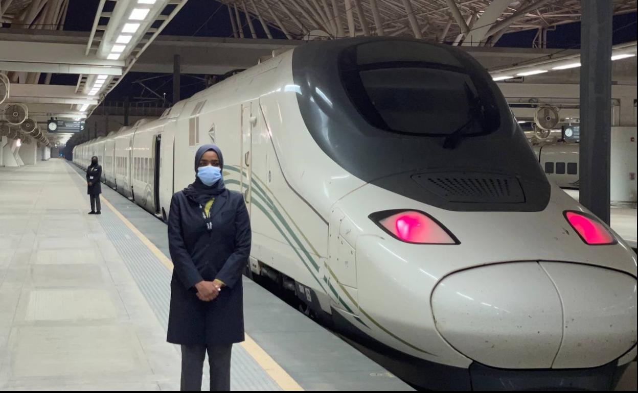 Casi un tercio del personal de Renfe en Arabia Saudí son mujeres. 