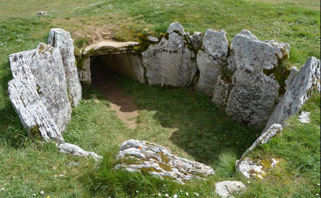 Dolmen de La Cabaña en Sargentes de la Lora.