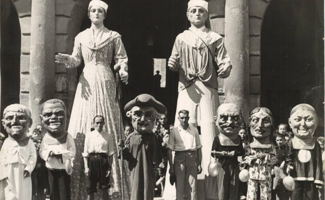 Imagen de archivo de los gigantes y cabezudos en Miranda de Ebro. 