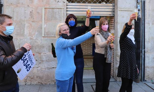 Un quinto premio rezagado sonríe a Burgos