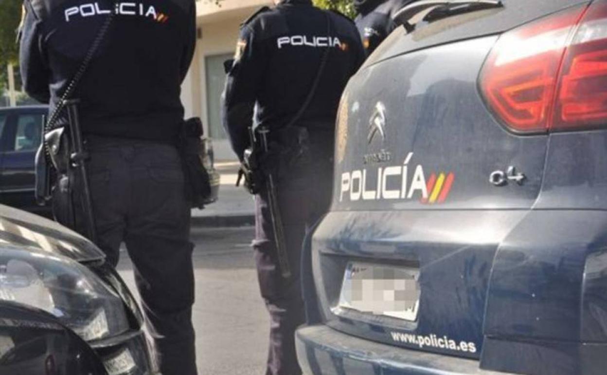 La Policía Nacional identificó al sospechoso y al coche de su pareja. 