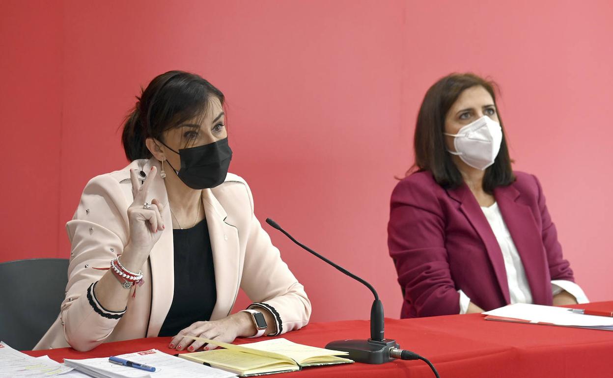 La secretaria de Organización del PSOE de Castilla y León, Ana Sánchez, y la secretaria general del PSOE de Burgos, Esther Peña. 