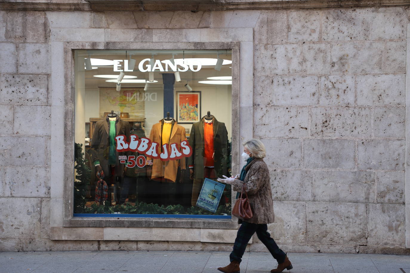 Las colas y las esperas marcan el primer día de rebajas en Burgos.