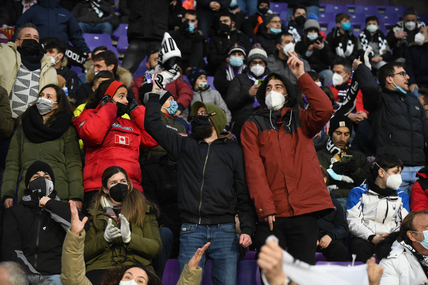 Centenares de aficionados del Burgos CF se hicieron notar en Valladolid.