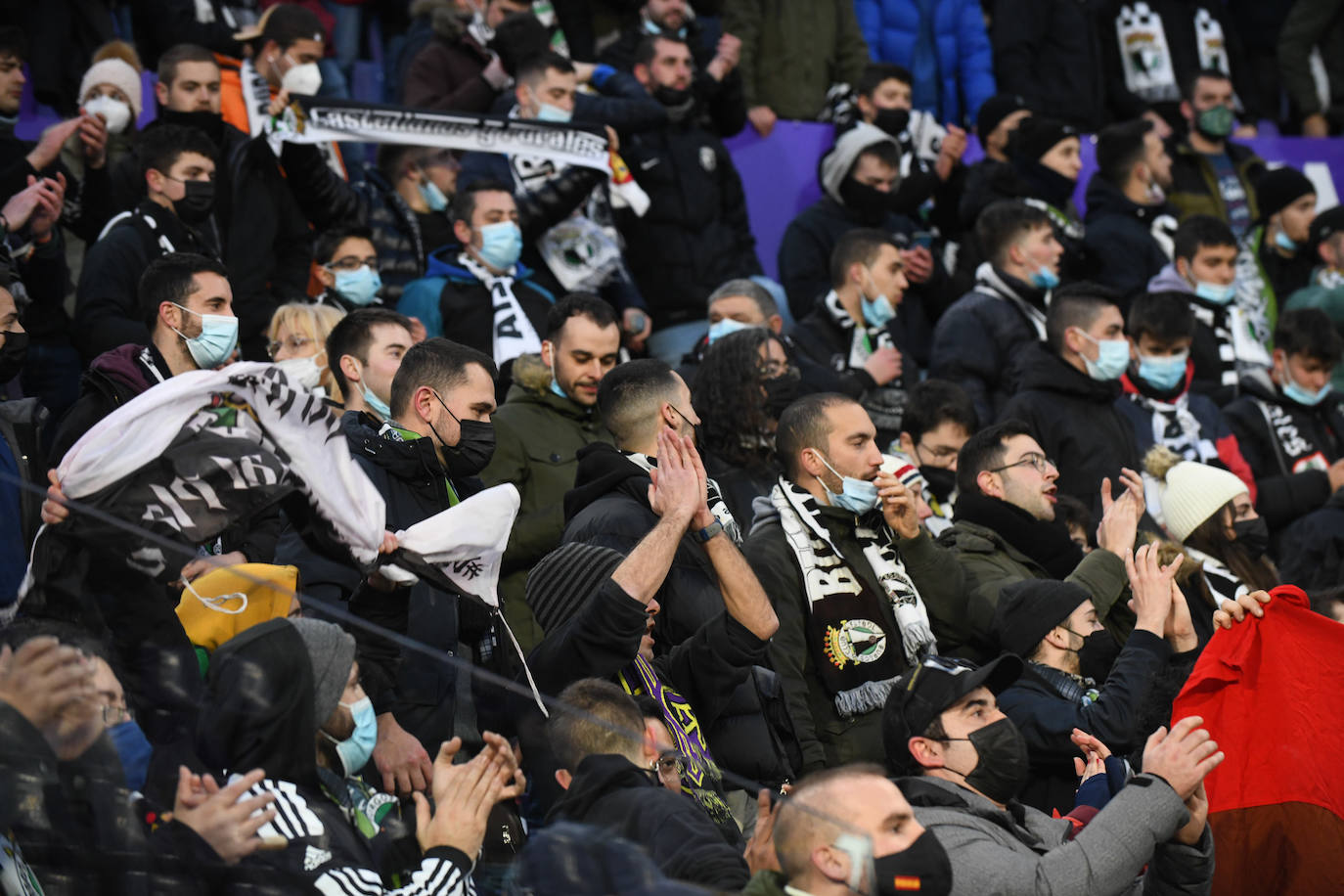Centenares de aficionados del Burgos CF se hicieron notar en Valladolid.