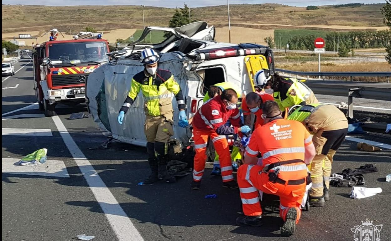 El 2021 deja 11 fallecidos en las carreteras, dos en un accidente en la AP-1 en Rubena.