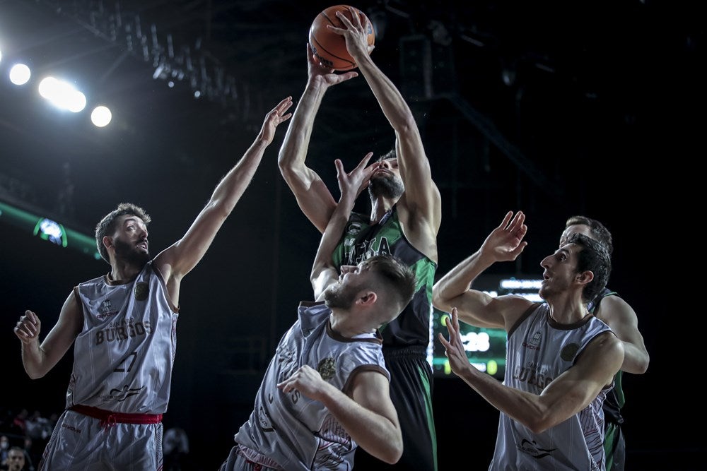 Fotos: El San Pablo irá al tercer partido del play-in