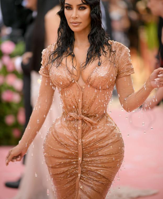 Kim Kardashian vestida de Mugler en la Gala del Met de 2019. 