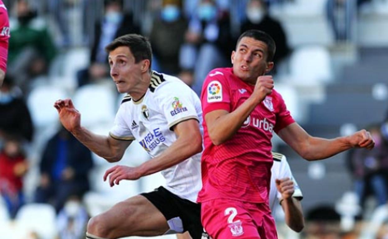 Guillermo, entrando al remate en el partido ante el Leganés. 