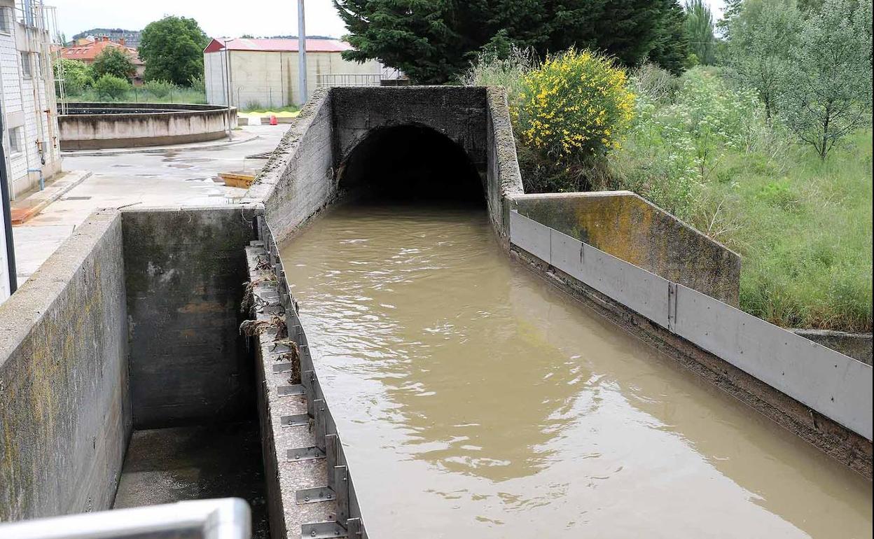 Llegada del agua de Burgos a la depuradora de Burgos.