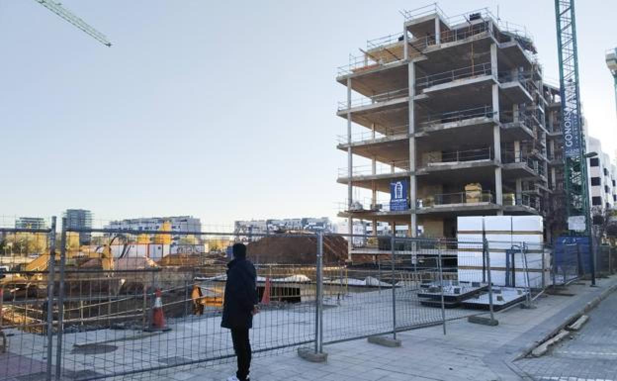 Bloques de viviendas en construcción. 