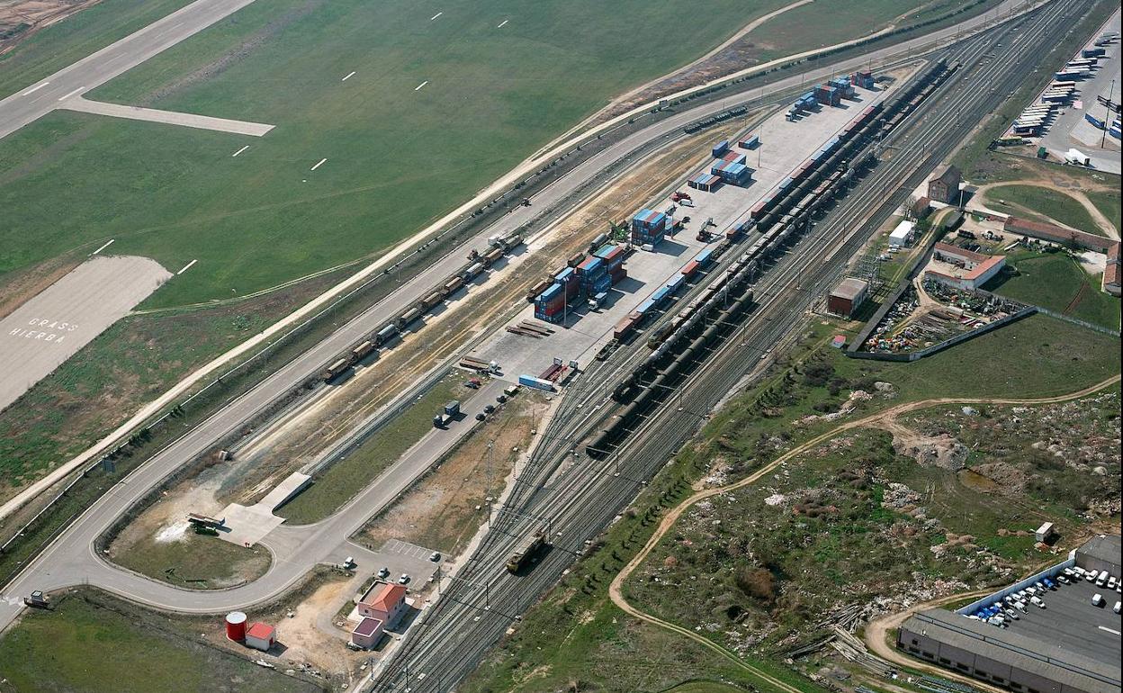 El servicio ferroviario une Synergy en Burgos con el Puerto de Barcelona. 