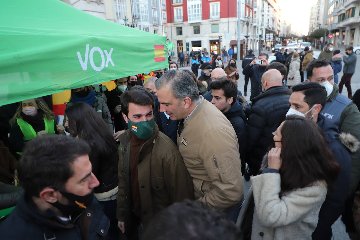 Ortega Smith y Macarena Olona acompañan al candidato a la presidencia de la Junta por Vox en el inicio de campaña.