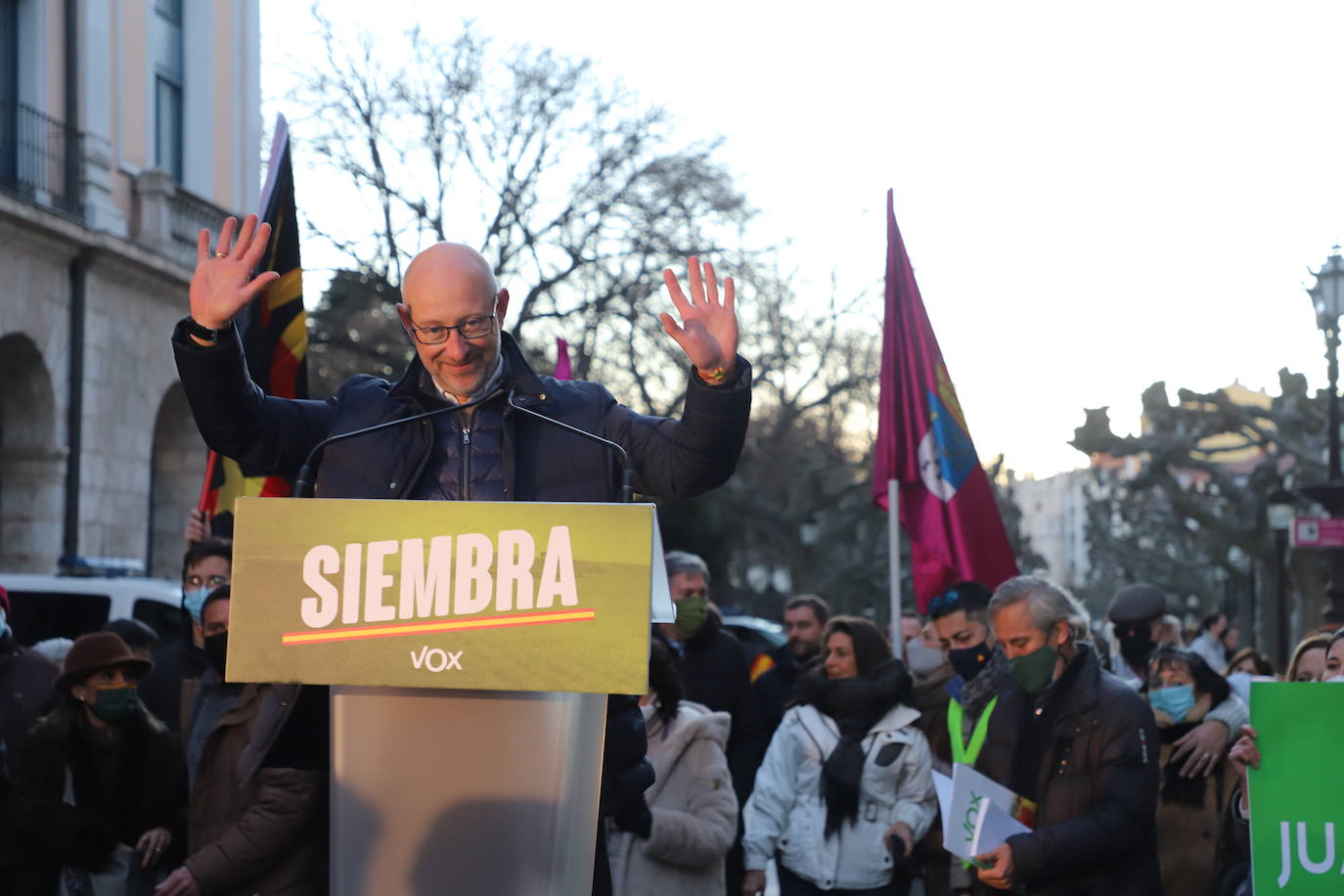 Ortega Smith y Macarena Olona acompañan al candidato a la presidencia de la Junta por Vox en el inicio de campaña.