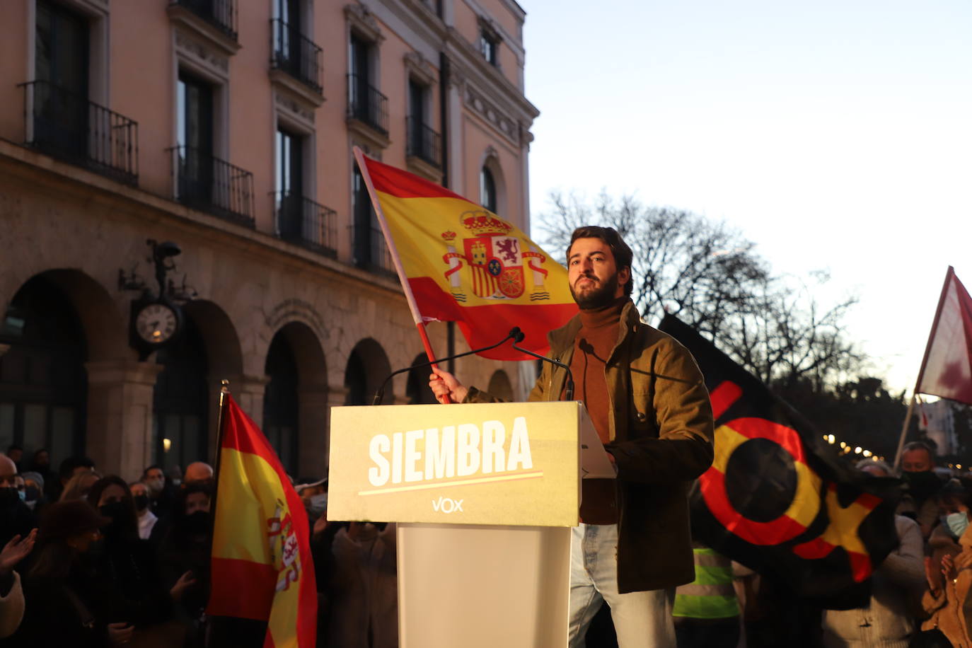 Ortega Smith y Macarena Olona acompañan al candidato a la presidencia de la Junta por Vox en el inicio de campaña.