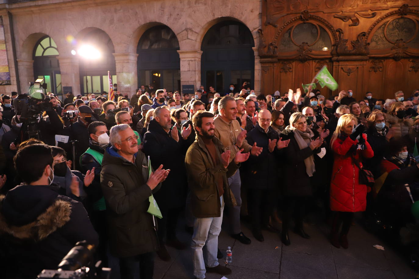 Ortega Smith y Macarena Olona acompañan al candidato a la presidencia de la Junta por Vox en el inicio de campaña.