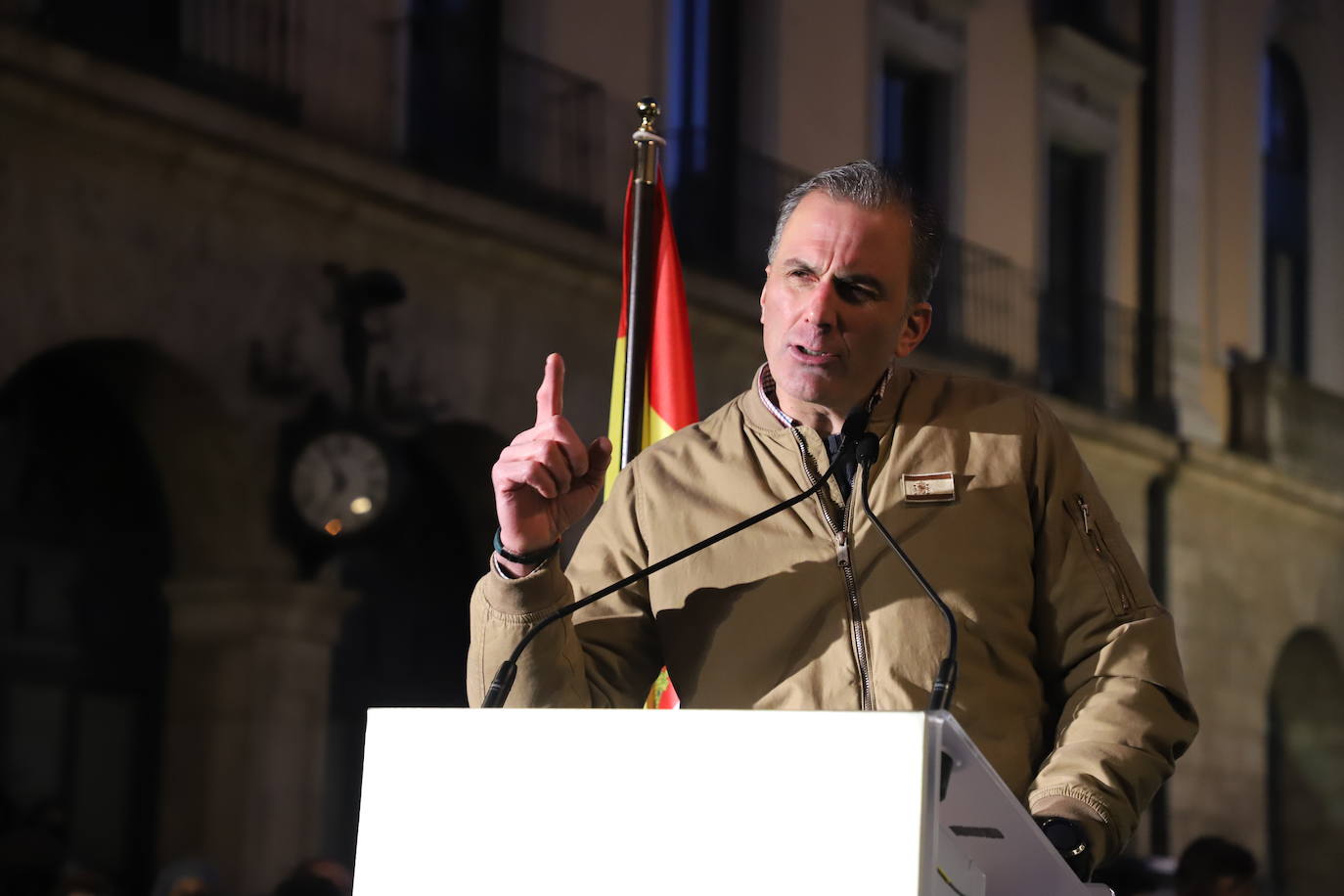 Ortega Smith y Macarena Olona acompañan al candidato a la presidencia de la Junta por Vox en el inicio de campaña.