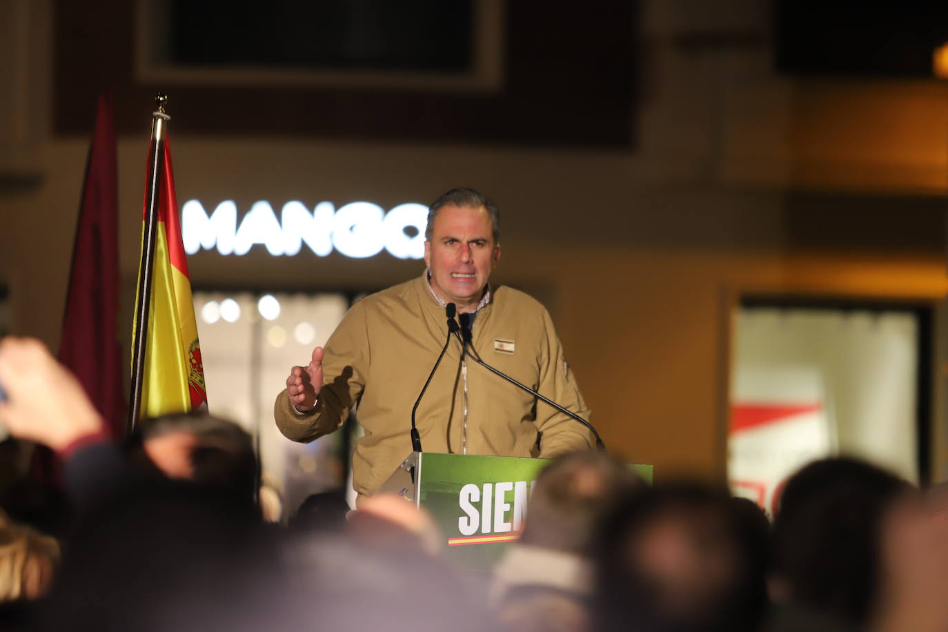 Ortega Smith y Macarena Olona acompañan al candidato a la presidencia de la Junta por Vox en el inicio de campaña.