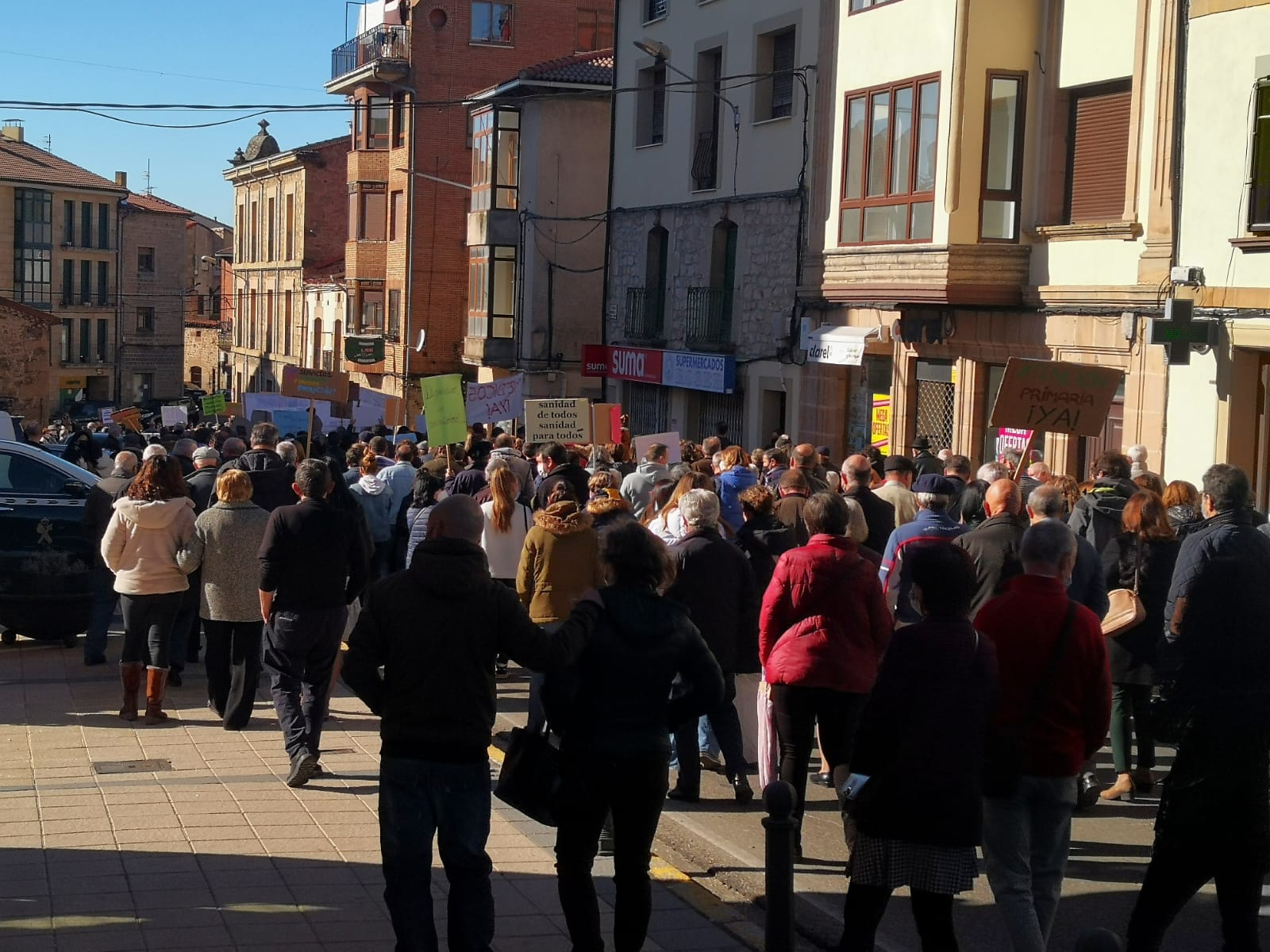 Fotos: Un millar de personas exigen una plantilla completa en el centro de salud de Quintanar