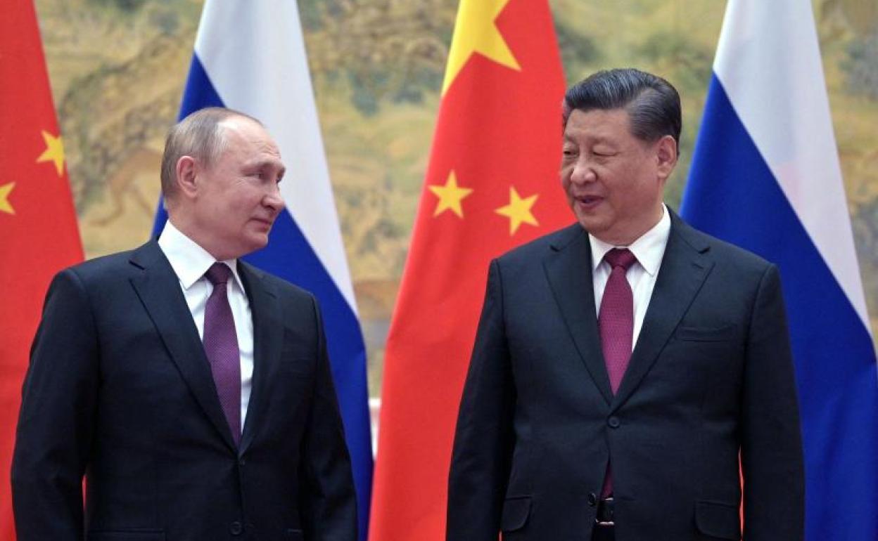 Putin y Xi escenificaron en Pekín las buenas relaciones que mantienen sus gobiernos. 