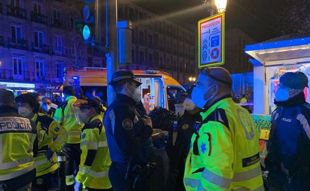 Miembros del Samur y de la Policía Municipal de Madrid.