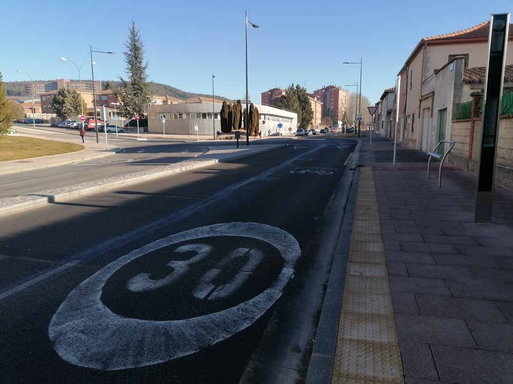 Fotos: Los vecinos de la Barriada de los Ríos reivindican mejoras para este barrio de Burgos