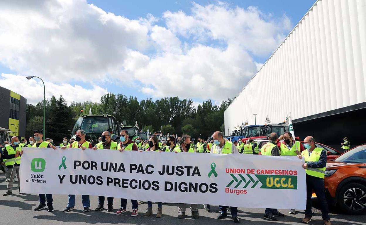 Imagen de archivo de una concentración de agricultores exigiendo una PAC Mejor. 