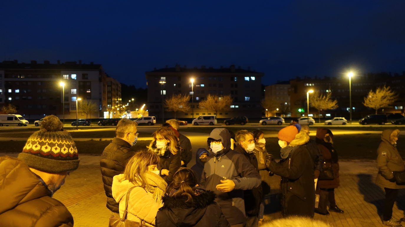 Fotos: Concentración silenciosa en Fuentecillas contra las barracas