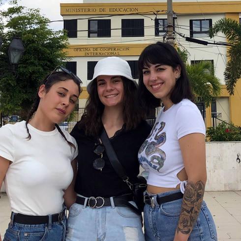 Laura Peraita, María del Val y Samantha Vázquez, estudiantes de Pedagogía. 