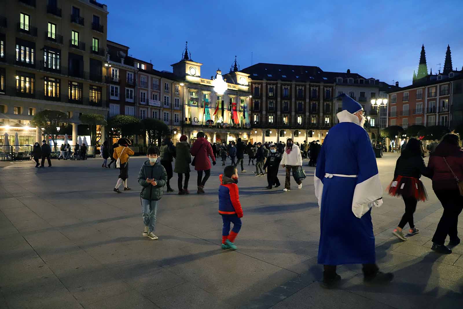 El pregón de Carnaval ha vuelto al balcón del Ayuntamiento.