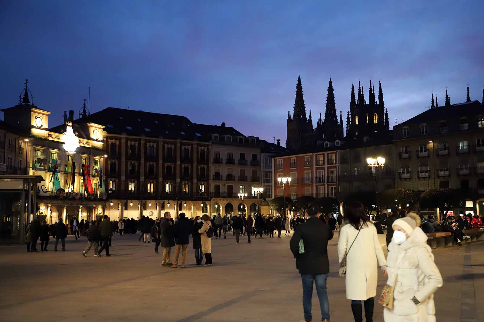 El pregón de Carnaval ha vuelto al balcón del Ayuntamiento.