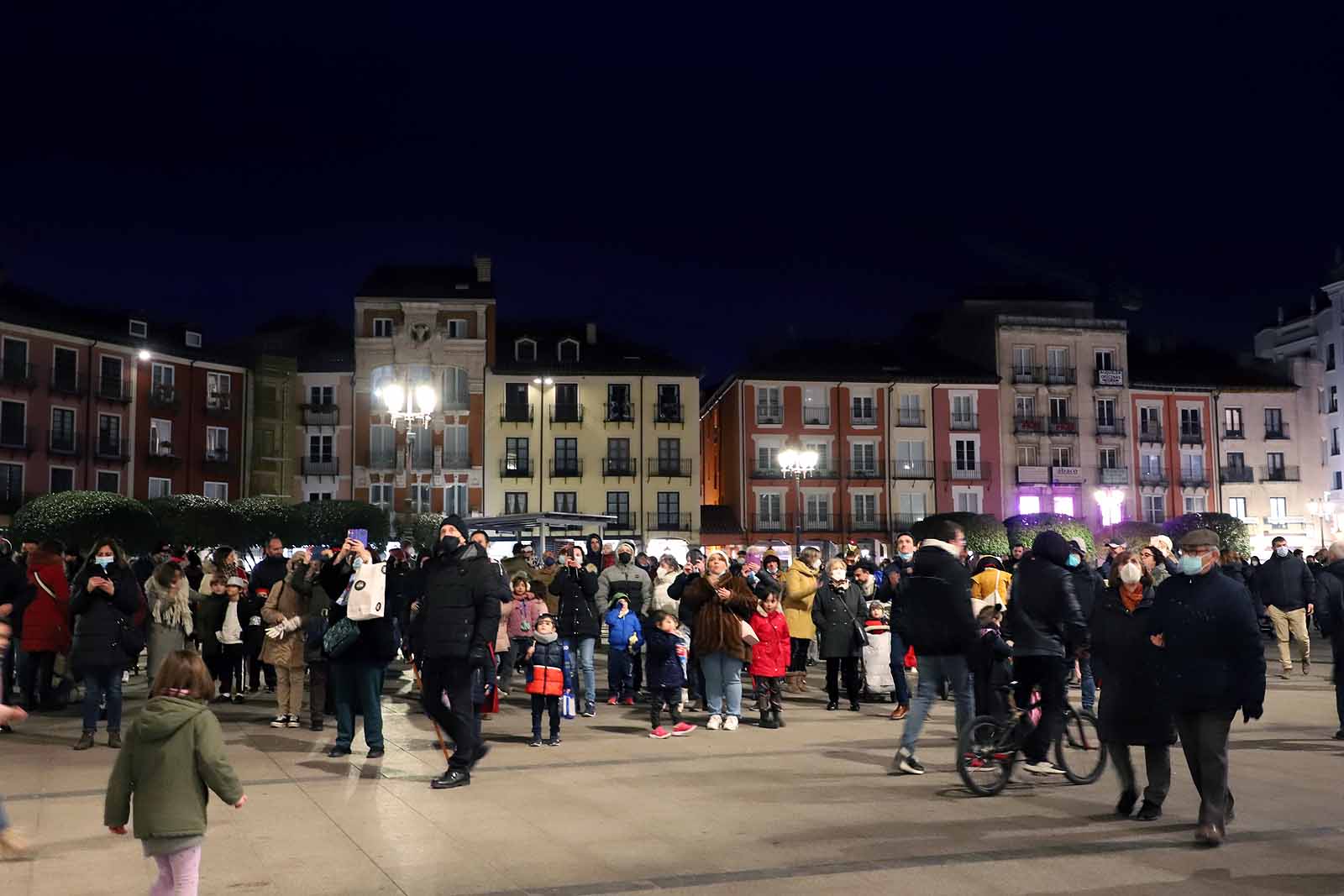 El pregón de Carnaval ha vuelto al balcón del Ayuntamiento.