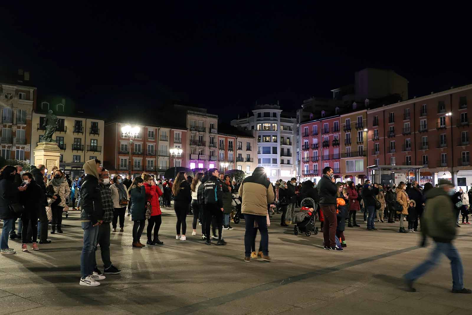 El pregón de Carnaval ha vuelto al balcón del Ayuntamiento.