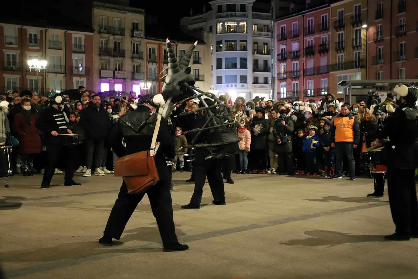 El pregón de Carnaval ha vuelto al balcón del Ayuntamiento.