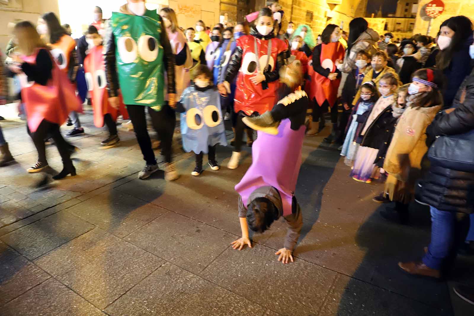 El genio de Aladín viaja en su alfombra