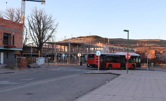 Los servicios de bus no se ajustan a las necesidades de los vecinos.