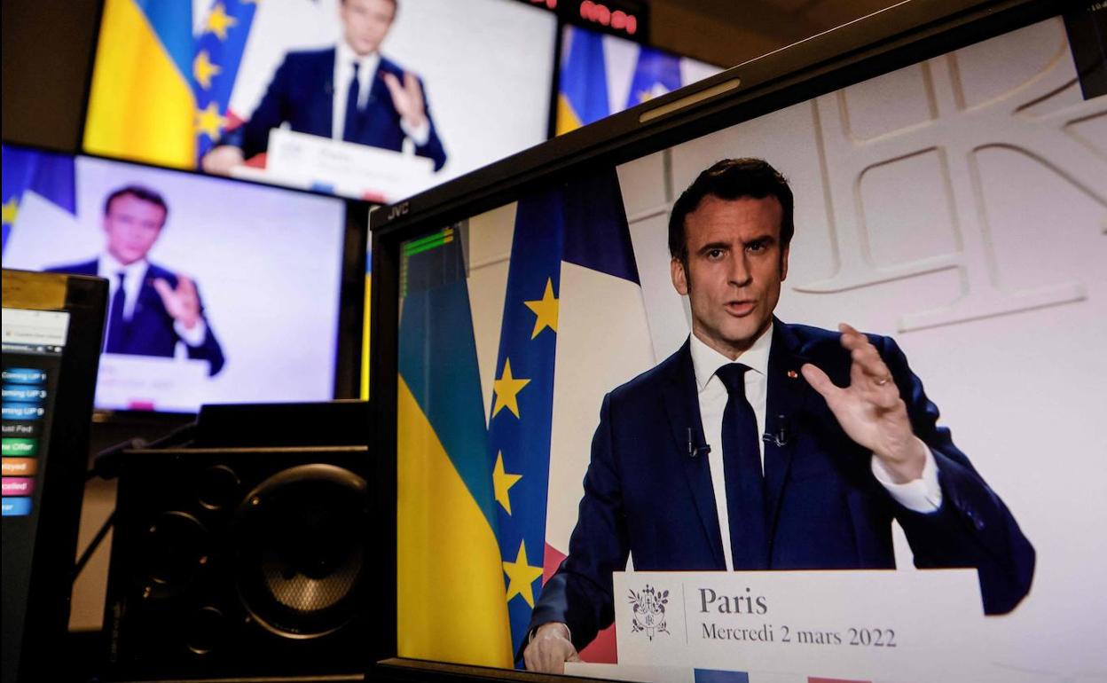 El presidente de Francia, Emmanuel Macron, en un discurso televisivo a la nación.