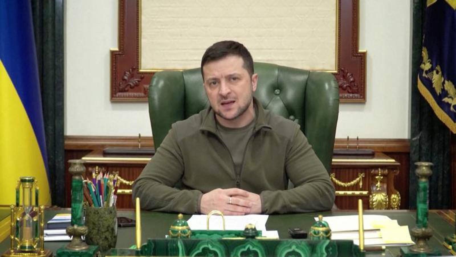 El presidente ucraniano, Volodymyr Zelenskiy, en una comparecencia para acallar los rumores de su huida de Kiev.