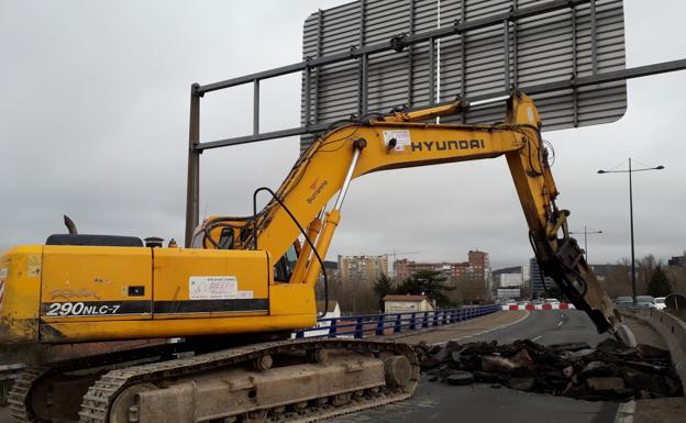 Avanzan las obras de refuerzo de la estructura del puente de la BU-11