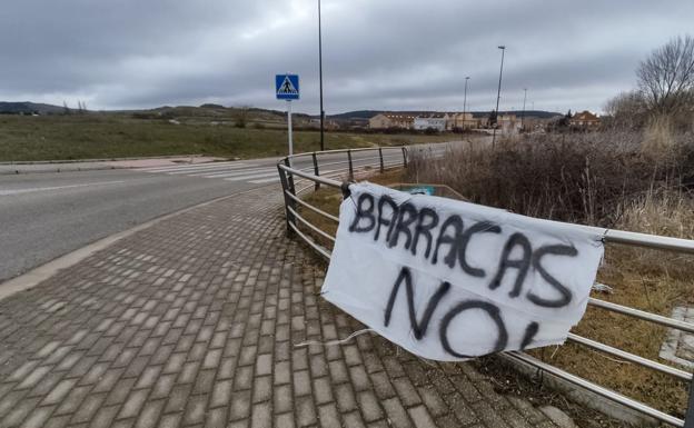 Imagen principal - Villatoro también se planta contra las barracas