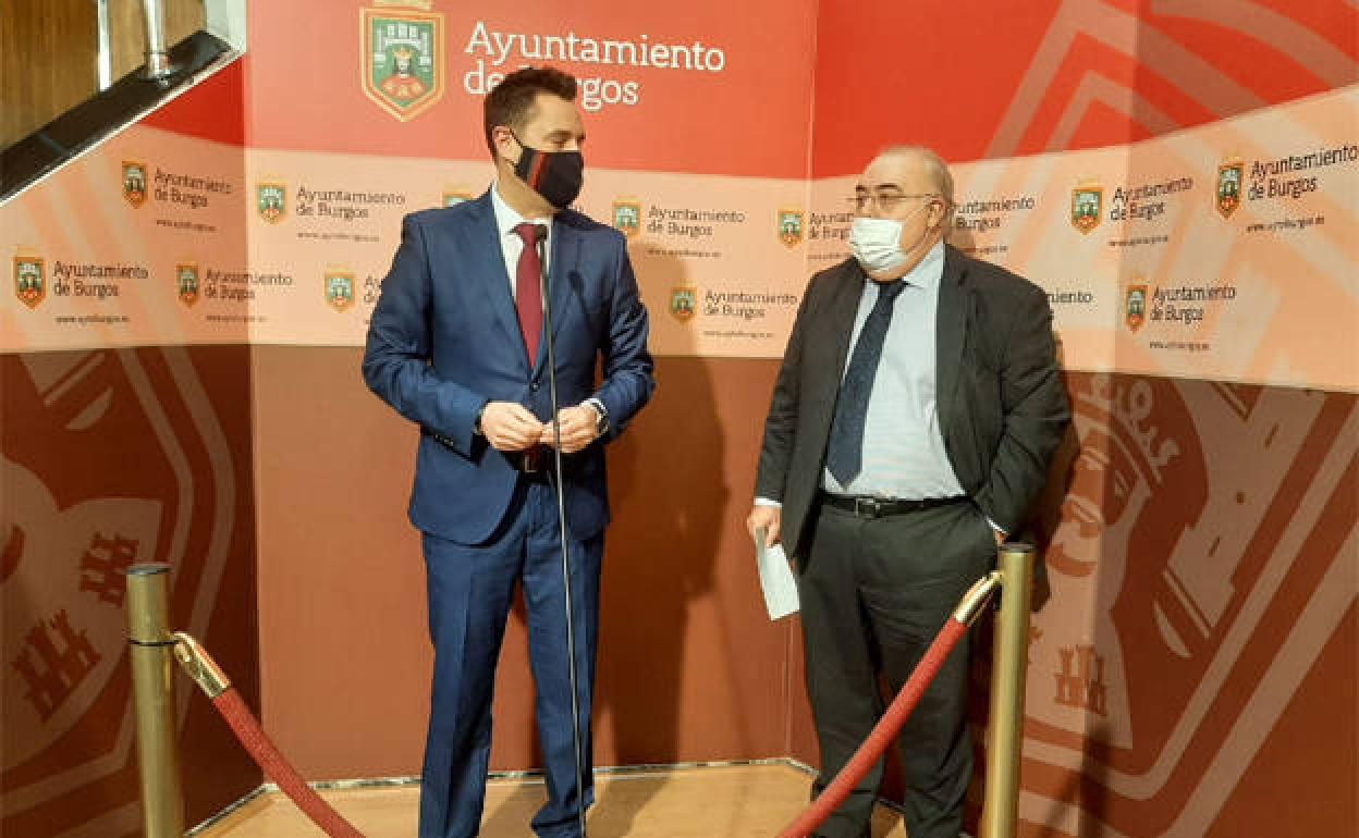 El alcalde de Burgos, Daniel De la Rosa (izda.) y el secretario de Estado de Justicia, Julián Rodríguez Esquerdo. 