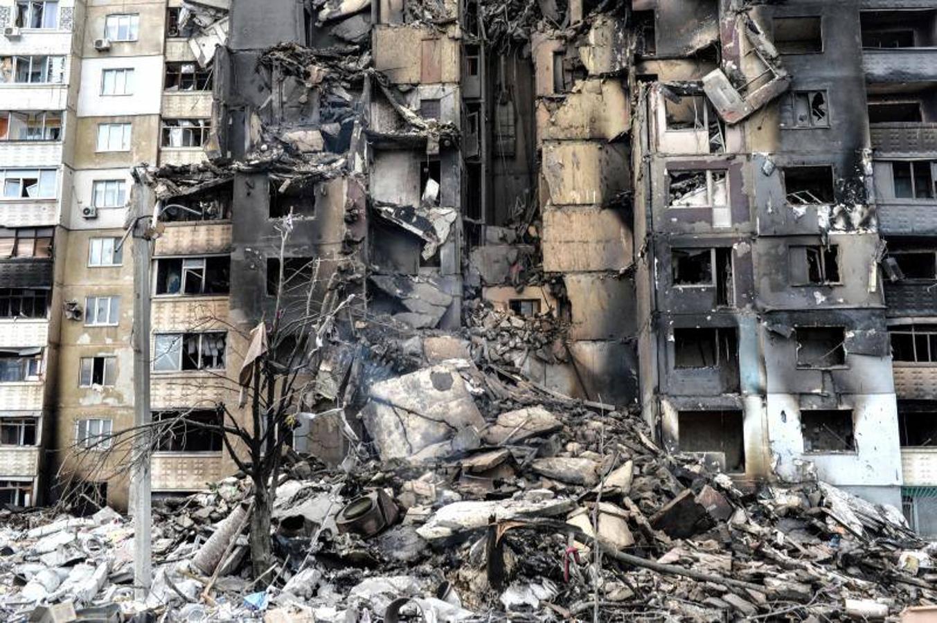 Un edificio dañado por los bombardeos rusos.