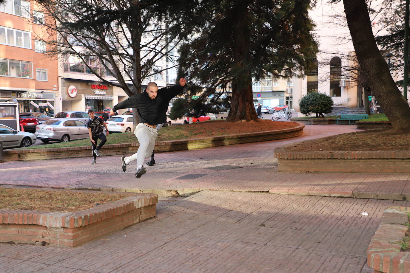 Miembros de la comunidad de parkour en Burgos el pasado mes de marzo.