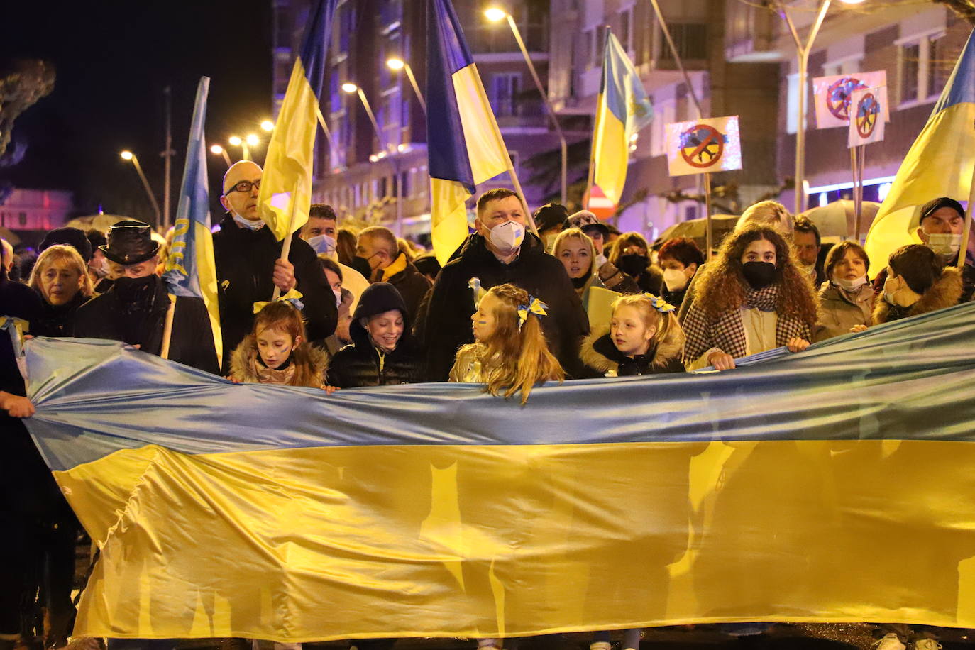 La comunidad ucraniana y los burgaleses, unidos en la manifestación por la paz en las calles de Burgos