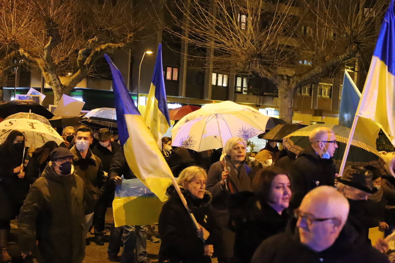 La comunidad ucraniana y los burgaleses, unidos en la manifestación por la paz en las calles de Burgos